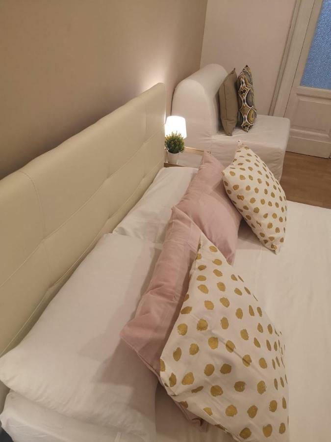 Bed and Breakfast Domus Luigi Leone Neapol Exteriér fotografie